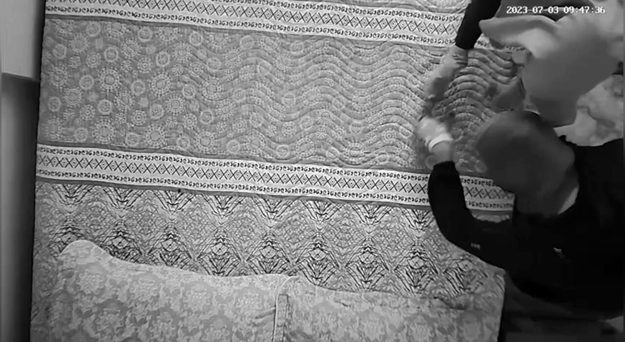 HIRSIZLIK ANLARI GÜVENLİK KAMERASINA YANSIDI.