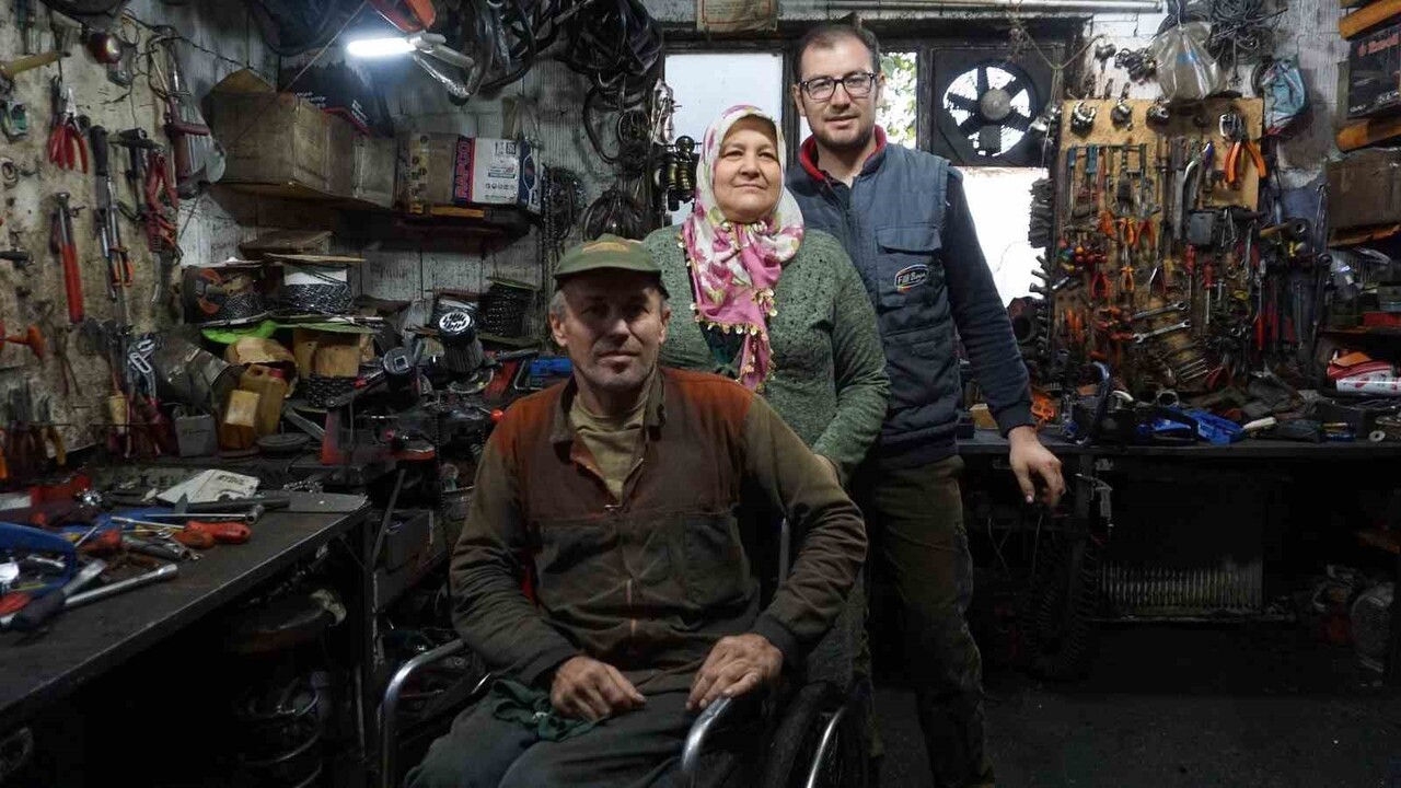 HÜSEYİN ERKAL, EŞİ VE OĞLU