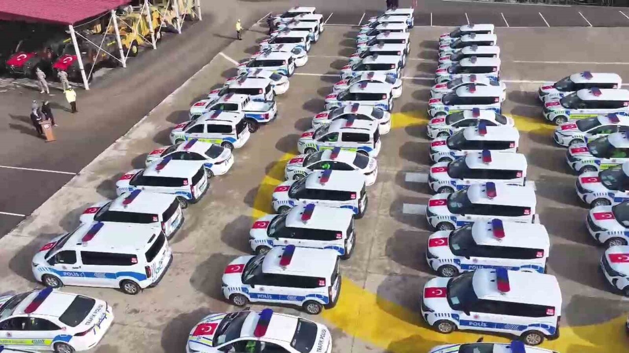 İÇİŞLERİ BAKANLIĞI TARAFINDAN ŞIRNAK İL EMNİYET MÜDÜRLÜĞÜNE TAHSİS EDİLEN 189 YENİ HİZMET ARACININ...