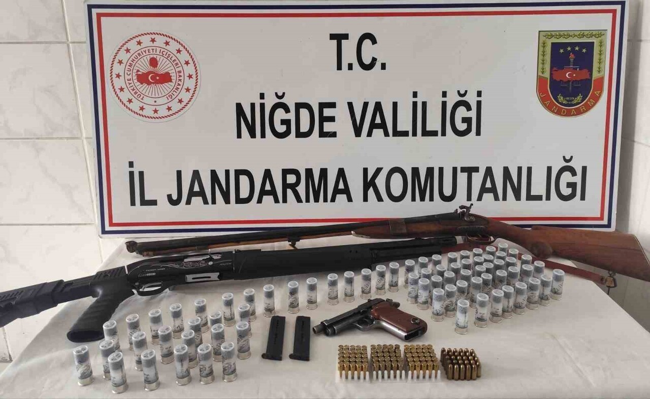 İĞDE İL JANDARMA KOMUTANLIĞI, YASADIŞI BİREYSEL SİLAHLANMAYLA MÜCADELE KAPSAMINDA YÜRÜTTÜĞÜ...