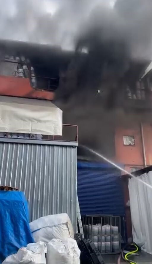 İKİTELLİ ORGANİZE SANAYİ BÖLGESİ PİK DÖKÜMCÜLER SİTESİ’NDE BULUNAN BİR PLASTİK İMALATHANESİNDE...