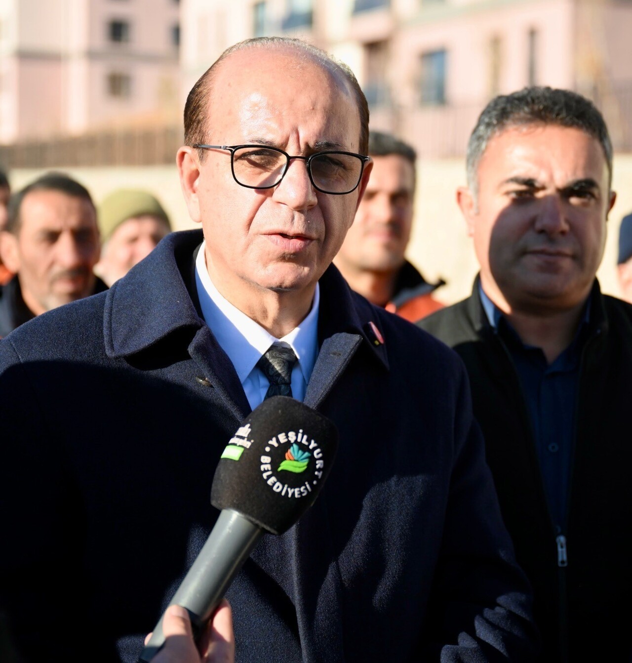 İKİZCE TOKİ KONUTLARINDAKİ TEMİZLİK VE ÇEVRE DÜZENLEME ÇALIŞMALARINI İNCELEYEN YEŞİLYURT BELEDİYE...