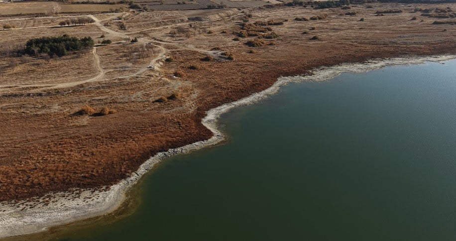 İKLİM DEĞİŞİKLİĞİ VE İNSAN BASKISININ BİRLİKTE ETKİSİ BATI AKDENİZ'DEKİ GÖLLERİ KURUMA NOKTASINA...