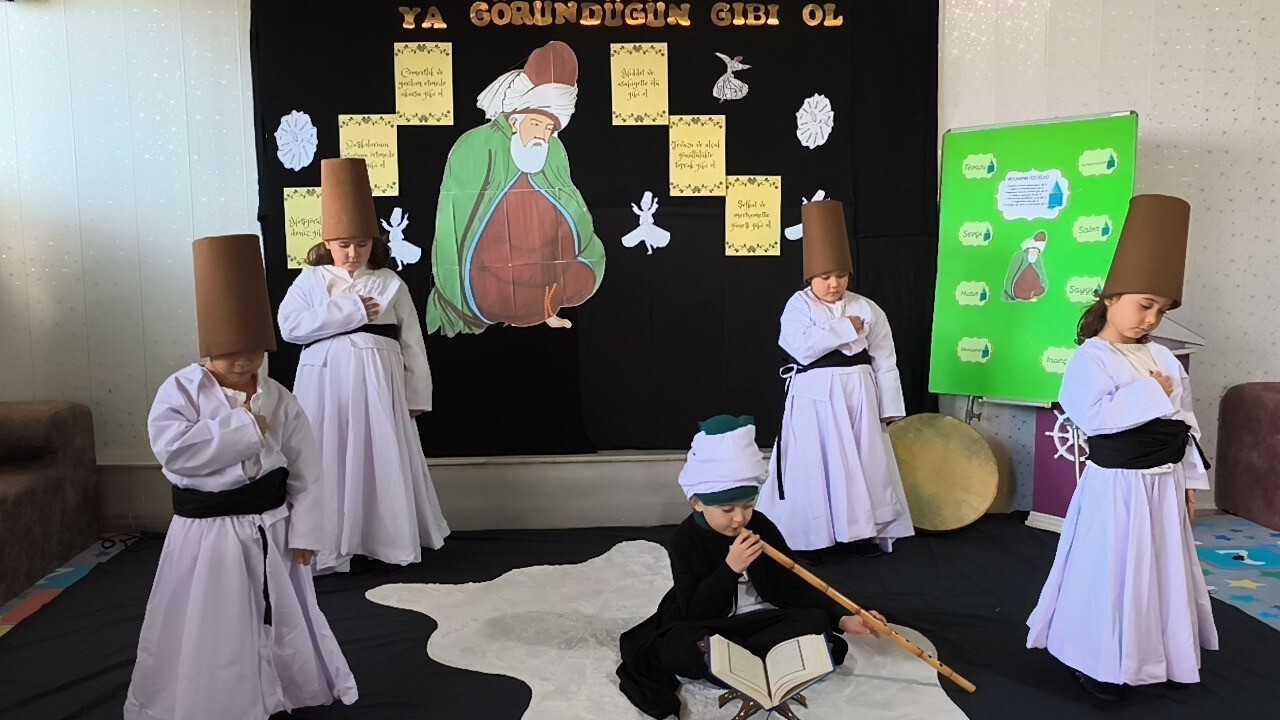 İLÇE MÜFTÜLÜĞÜNE BAĞLI 4-6 YAŞ KUR’AN KURSLARINDA MEVLANA CELALEDDİN-İ RUMİ’NİN VEFATININ 752. YIL...