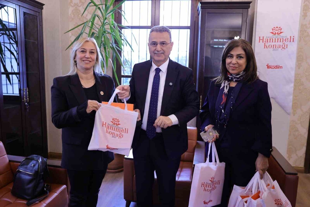 İLKADIM’IN KADIN MAHALLE MUHTARLARIYLA BULUŞAN İLKADIM BELEDİYE BAŞKANI İHSAN KURNAZ, "KADIN...