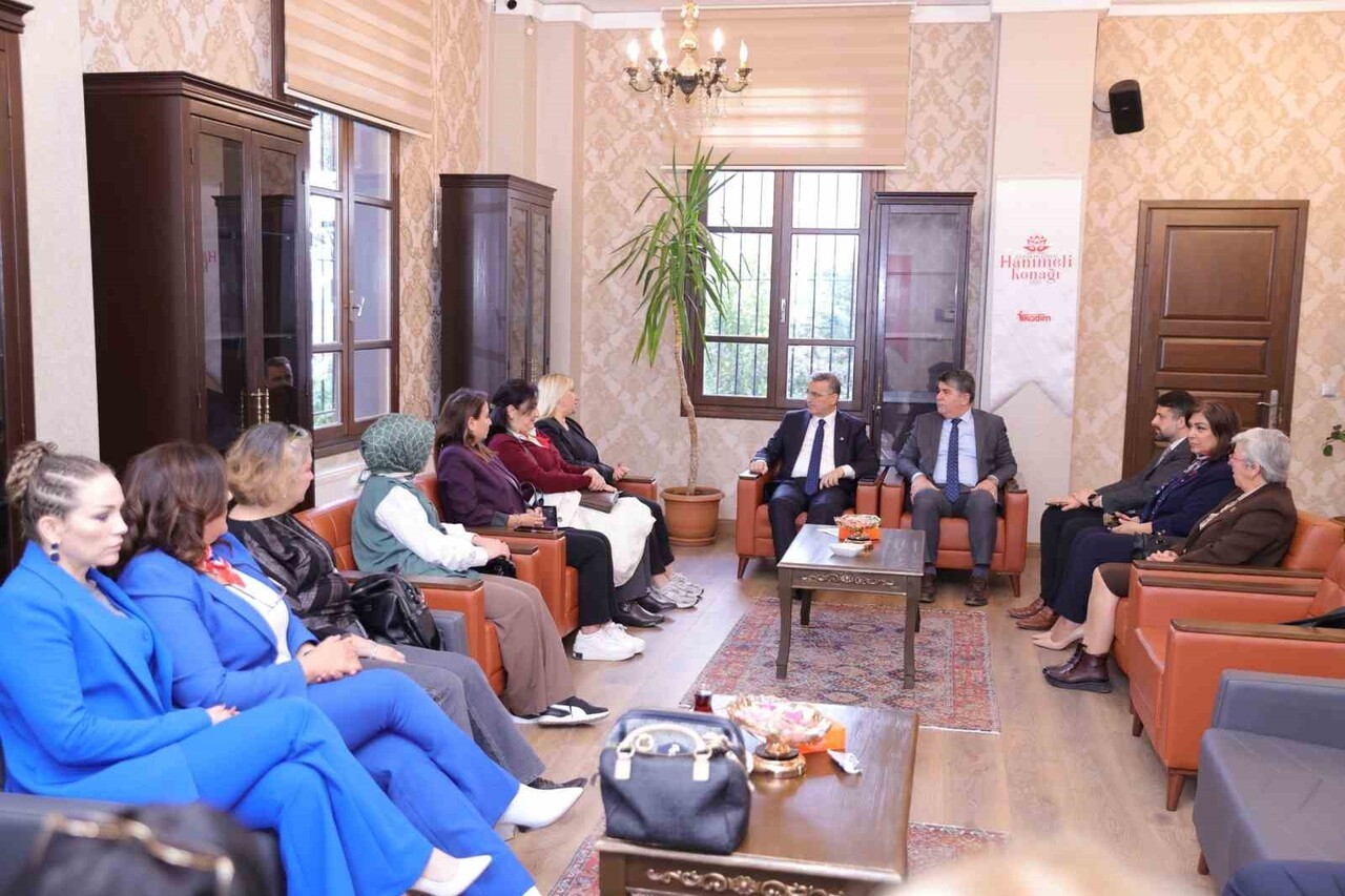 İLKADIM’IN KADIN MAHALLE MUHTARLARIYLA BULUŞAN İLKADIM BELEDİYE BAŞKANI İHSAN KURNAZ, "KADIN...