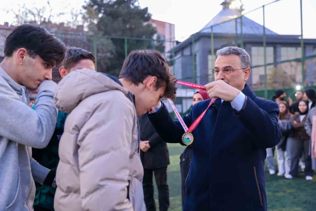 ‘İLKEM BAŞARI TURNUVASI’ ÖDÜL TÖRENİNDE KONUŞAN İLKADIM BELEDİYE BAŞKANI İHSAN KURNAZ, İLKEM’İN...