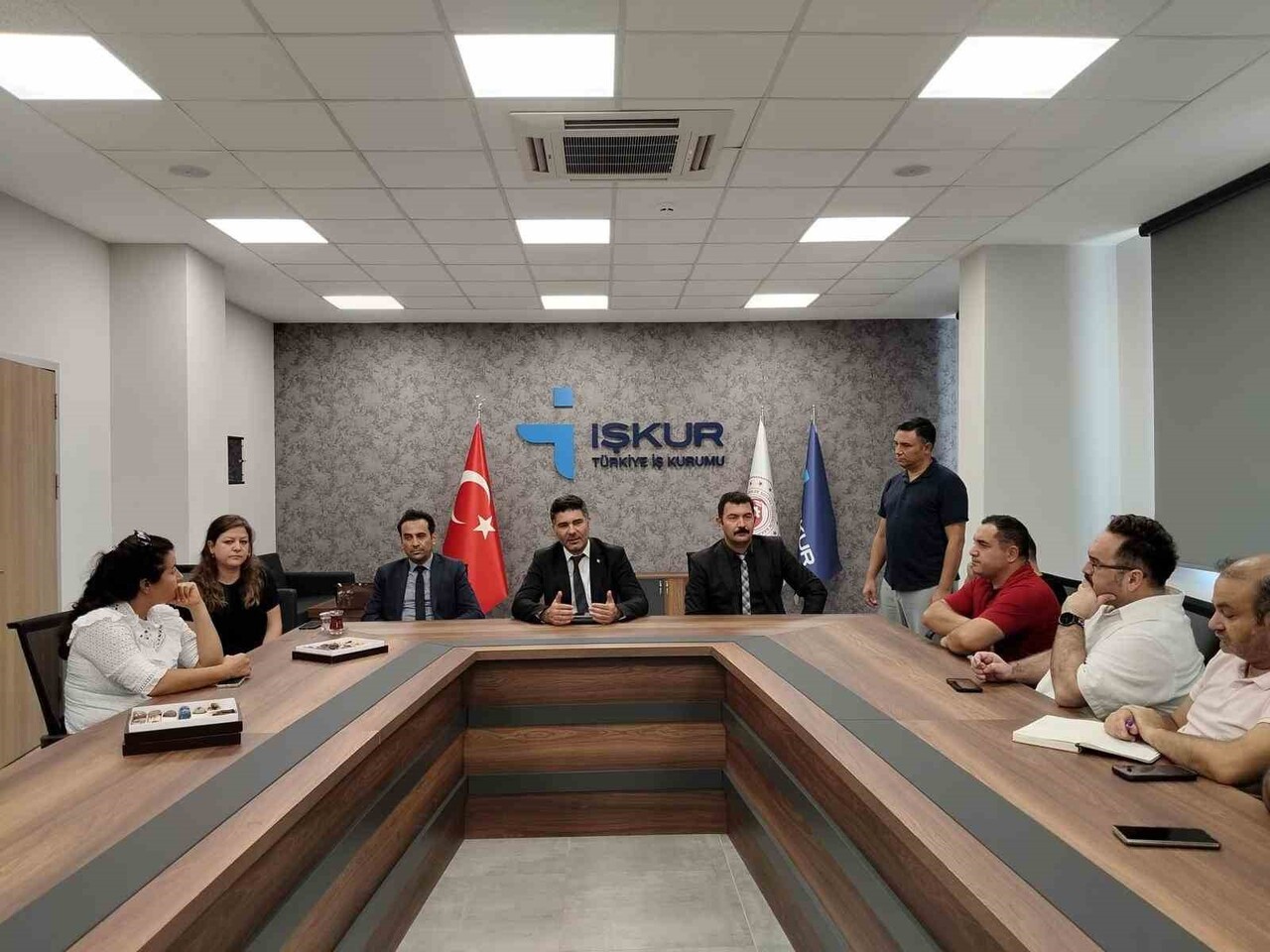 İMD BÜRO-SEN GENEL BAŞKANI KÜRŞAT ATEŞ, ÇALIŞMA VE SOSYAL GÜVENLİK BAKANI VEDAT IŞIKHAN’A ÇAĞRIDA...