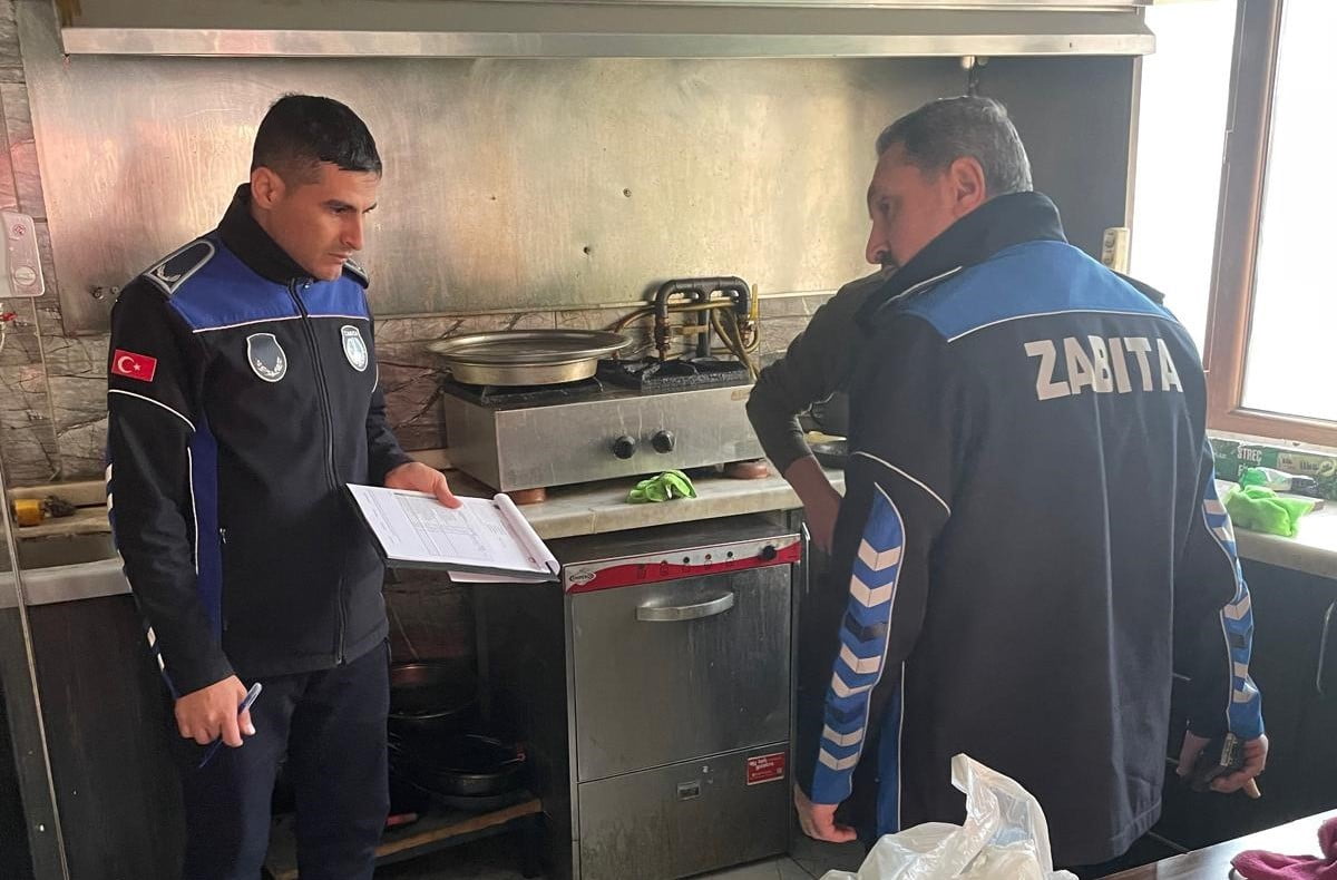 İNEGÖL BELEDİYESİ ZABITA MÜDÜRLÜĞÜ, YILBAŞI ÖNCESİ İLÇE TARIM MÜDÜRLÜĞÜ İLE KOORDİNELİ OLARAK...