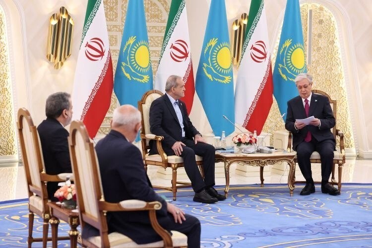 İRAN CUMHURBAŞKANI MESUD PEZEŞKİYAN, RESMİ TEMASLARDA BULUNMAK ÜZERE GELDİĞİ KAZAKİSTAN'DA...