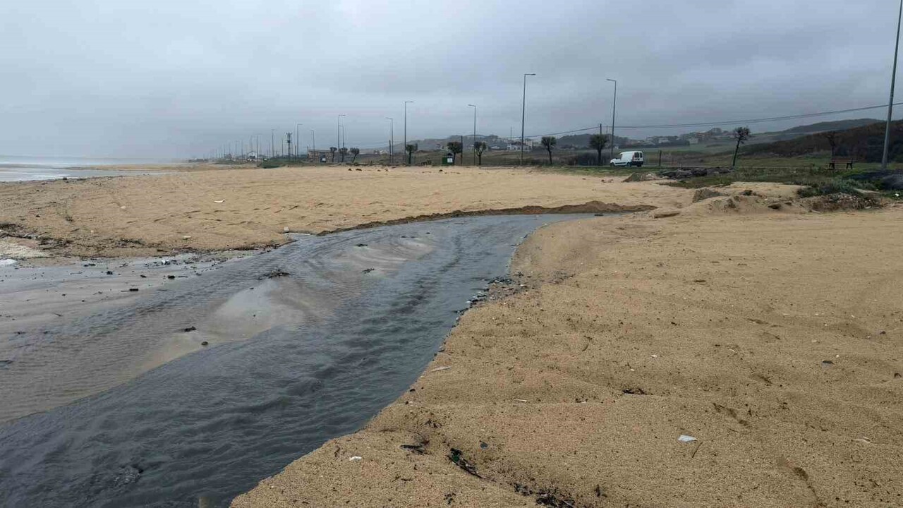 İSKİ’NİN KARABURUN TESİSİNDE TEPKİ ÇEKEN GÖRÜNTÜ: ATIK SU DENİZE BOŞALTILIYOR