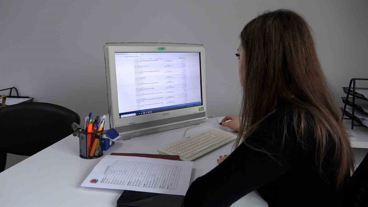 İŞLETME SAHİPLERİ İLE İŞ ARAYANLARI BULUŞTURAN MERKEZ, İŞVERENLERE İŞ GÜCÜ SAĞLARKEN İŞ ARAYANLARA...