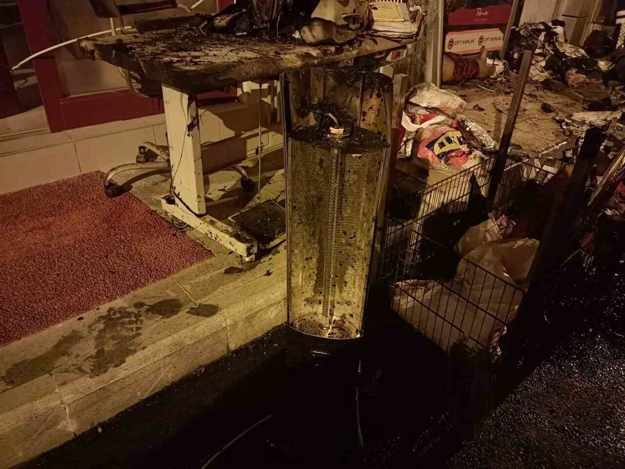 ISPARTA’NIN ŞARKİKARAAĞAÇ İLÇESİNDE BİR İÇ GİYİM VE ÇEYİZ DÜKKÂNINDA GECE SAATLERİNDE ÇIKAN YANGIN...