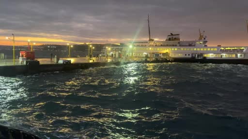 İstanbul'da vapur seferlerine fırtına engeli