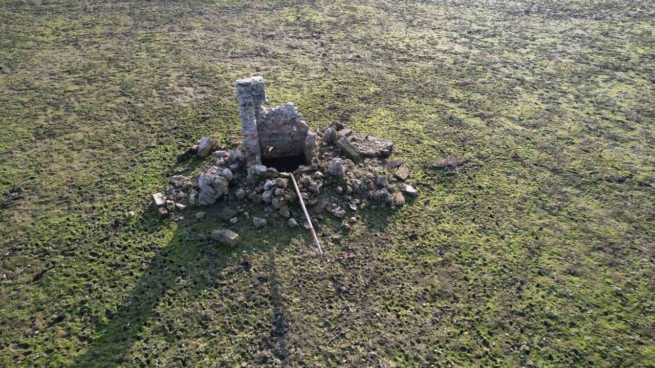 İSTANBUL'UN ÖNEMLİ SU KAYNAKLARINDAN BİRİ OLAN TERKOS GÖLÜ'NDE YAŞANAN KURAKLIK NEDENİYLE SU...