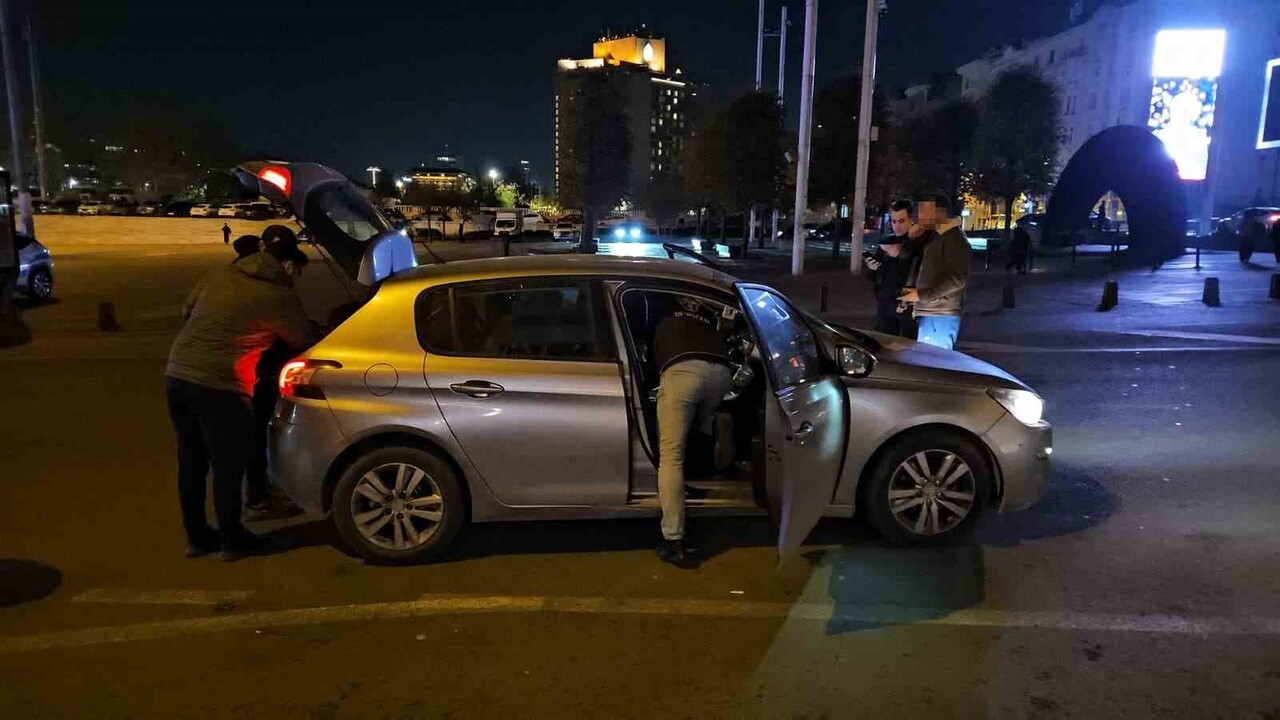 İSTANBUL’DA ‘HUZUR İSTANBUL’ ADLI ASAYİŞ UYGULAMASI TAKSİM’DE YAPILDI.