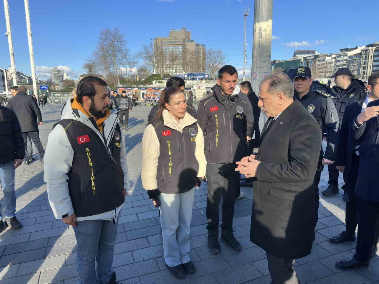 İSTANBUL İL EMNİYET MÜDÜRÜ SELAMİ YILDIZ, YILBAŞI İÇİN TAKSİM MEYDANI’NDA ALINAN TEDBİRLERİ...