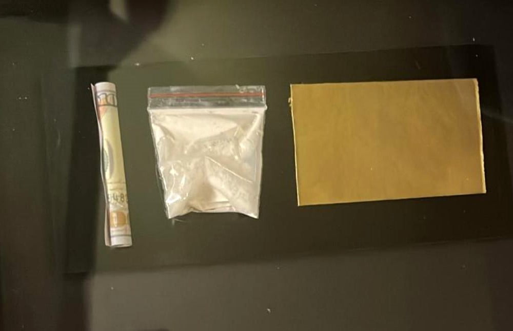 İSTANBUL MERKEZLİ 4 İLDE DÜZENLENEN OPERASYONLARDA KOKAİN, ESRAR VE UYUŞTURUCU İÇMEKTE KULLANILAN...