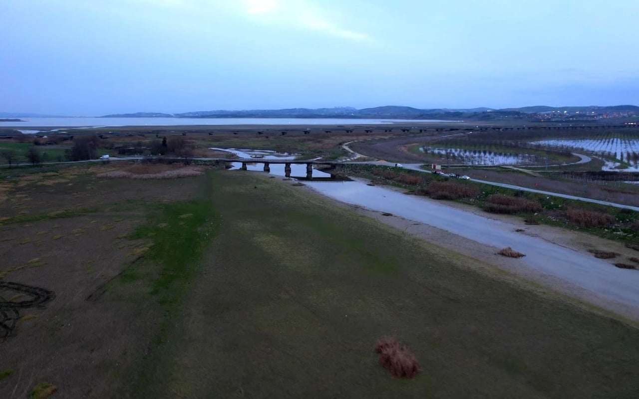 İSTANBUL’UN ÖNEMLİ SU KAYNAKLARINDAN OLAN BÜYÜKÇEKMECE GÖLÜNÜN ARALIK AYI DOLULUK ORANI %14,13...