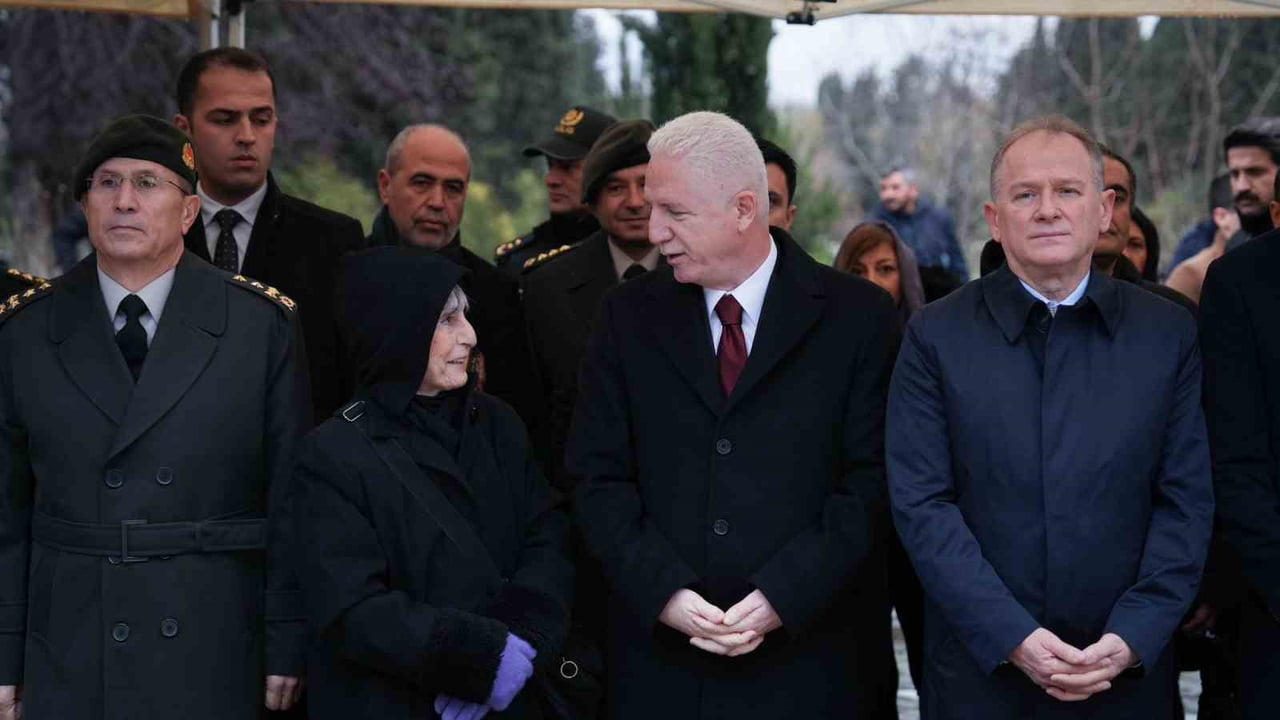 İSTANBUL VALİSİ DAVUT GÜL, MEHMET AKİF ERSOY’UN TORUNU SELMA ARGON'LA SOHBET ETTİ