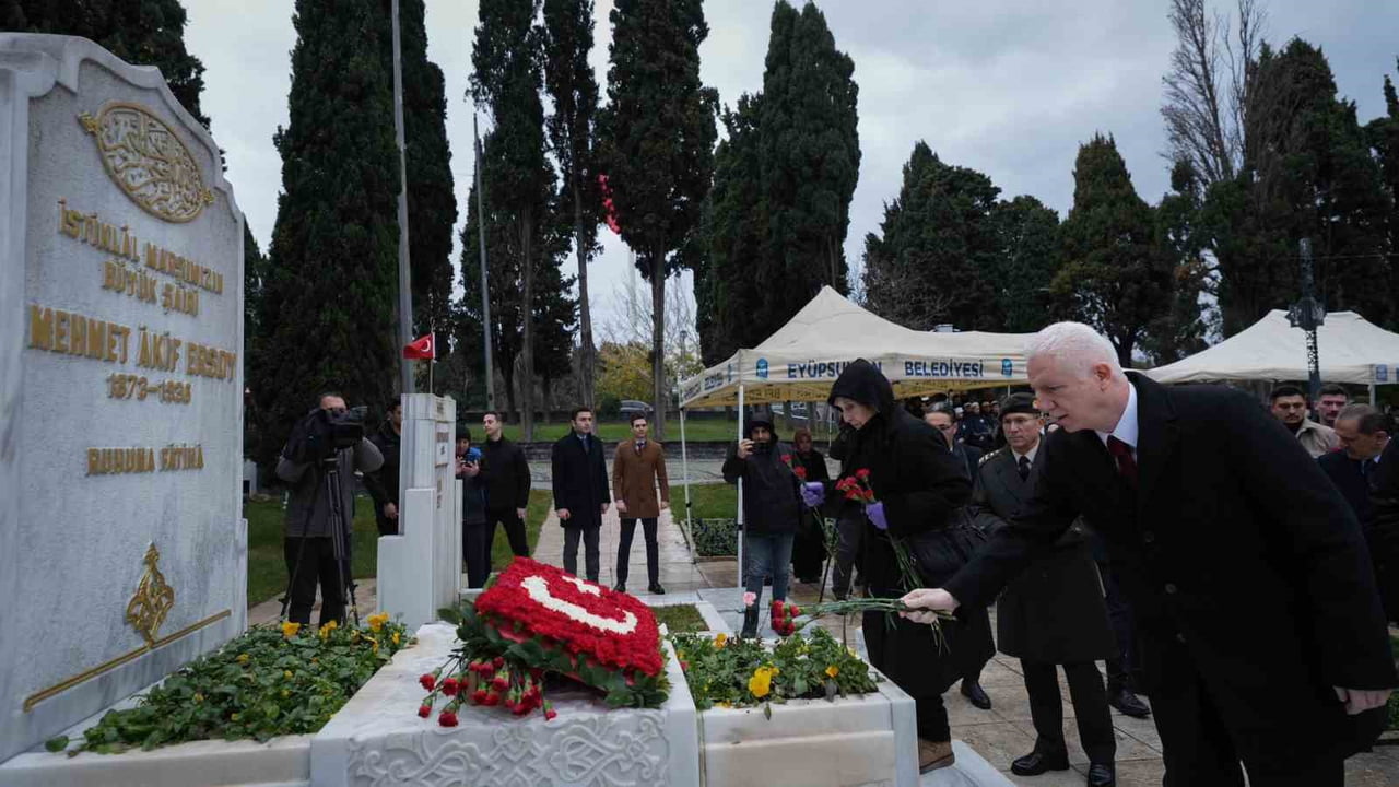 İSTİKLAL MARŞI’NIN ŞAİRİ MEHMET AKİF ERSOY, VEFATININ 89’UNCU YILDÖNÜMÜNDE EDİRNEKAPI...