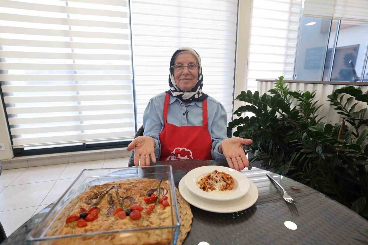 İTALYAN MUTFAĞINI ÇOK SEVEN NURGÜL ŞENGÜR, 70 YAŞINDA BAĞCILAR BELEDİYESİ VEFAHANE YAŞAM...