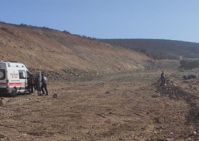 İZMİR’DEN DEMİRCİ’YE GEZİYE GİDEN MOTORCU GRUPTA YER ALAN 43 YAŞINDAKİ GÜROL AYGÜN, VİRAJDA...