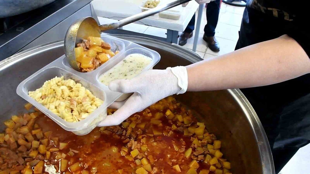 İZNİK BELEDİYESİ, SOSYAL BELEDİYECİLİK ANLAYIŞINI YALNIZCA BELİRLİ DÖNEMLERLE SINIRLI TUTMAYARAK...