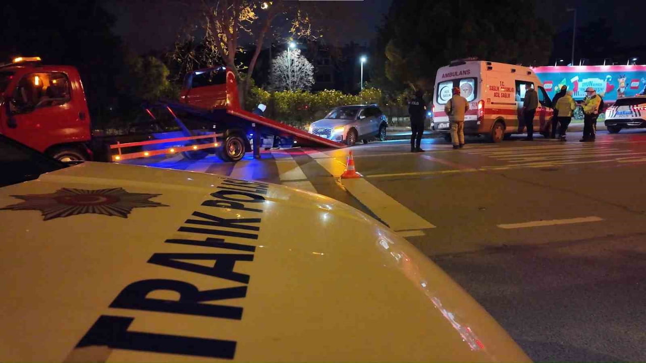 KADIKÖY SUADİYE’DE  MEYDANA GELEN KAZADA, VİRAJI ALAMAYAN SÜRÜCÜ AUDİ MARKA OTOMOBİLİ İLE TAKLA...