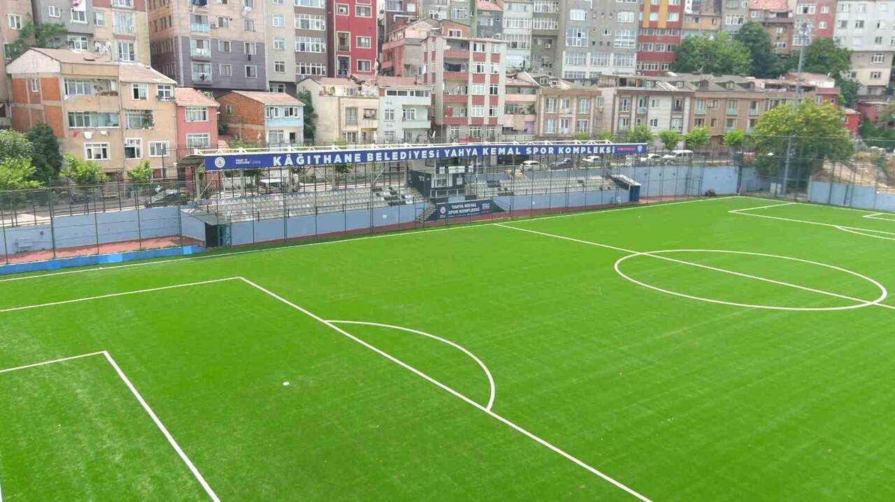 KAĞITHANE BELEDİYESİ, SPORCUHANE PROJESİ KAPSAMINDA İLÇEDEKİ SPOR SAHALARINI BAŞTAN SONA...