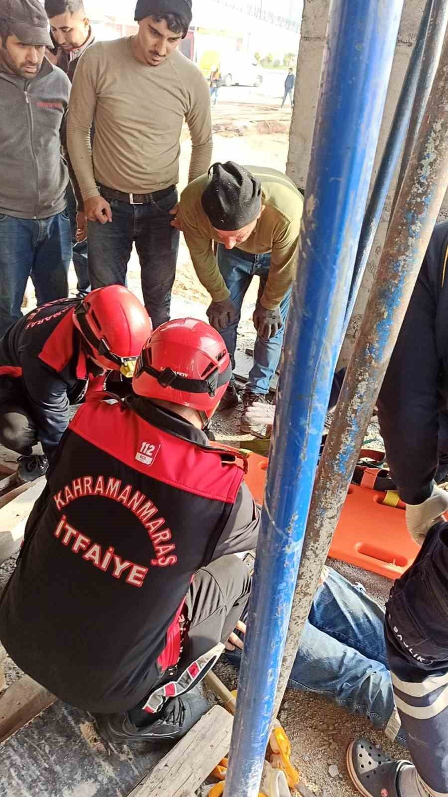 KAHRAMANMARAŞ'TA BİR İNŞAATA ÇALIŞIRKEN DÜŞEN İŞÇİ YARALANDI.