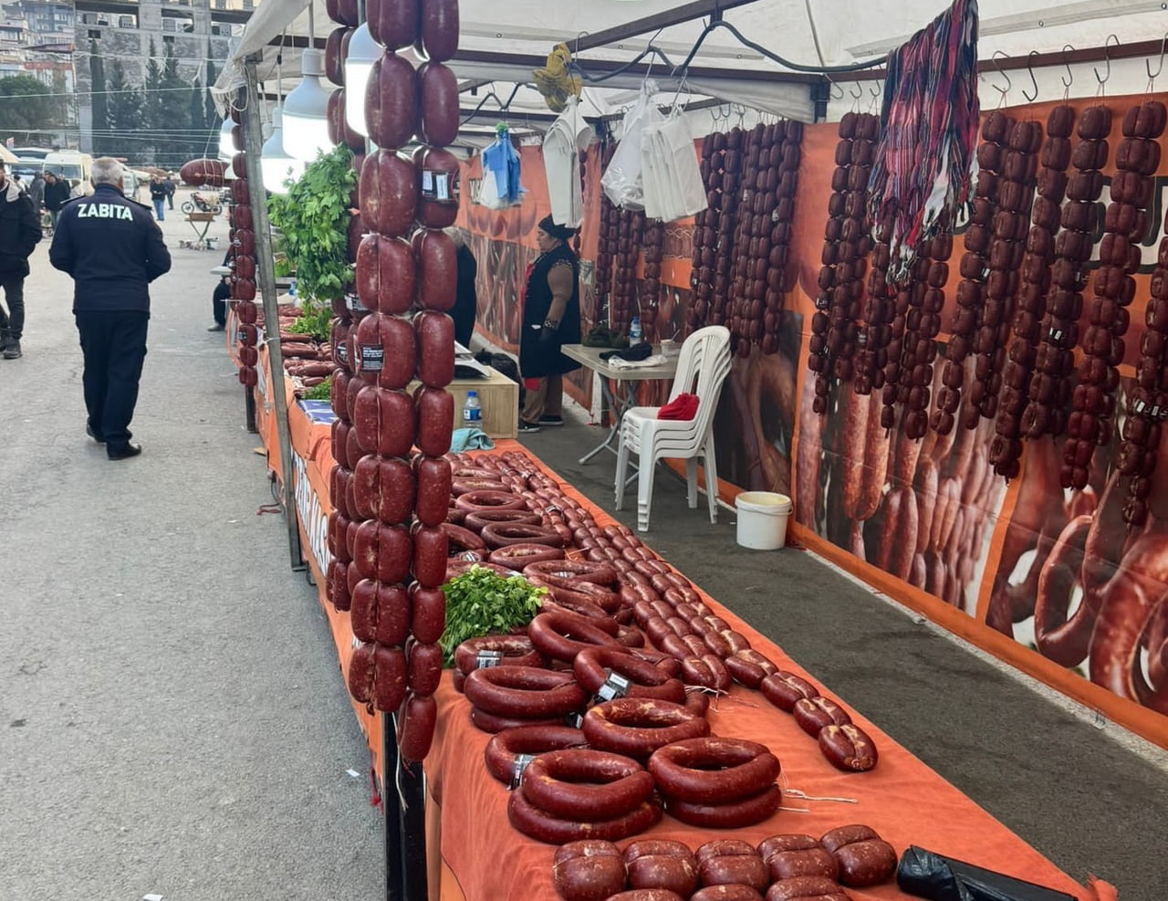 KAHRAMANMARAŞ'TA BİR İŞ YERİNE YAPILAN KONTROLLERDE SON KULLANMA TARİHİ GEÇMİŞ 850 KİLOGRAM SATIŞA...