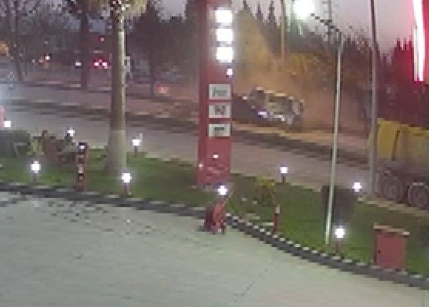 KAHRAMANMARAŞ'TA MEYDANA GELEN TRAFİK KAZASINDA ORTA REFÜJDEKİ AĞACA ÇARPAN SÜRÜCÜ HAYATINI...