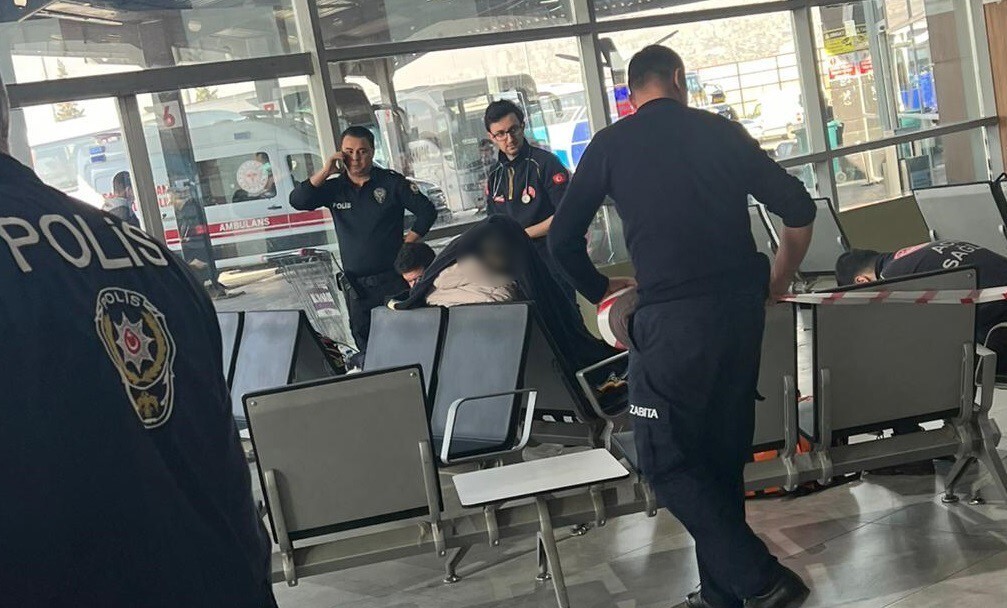 KAHRAMANMARAŞ'TA YAKLAŞIK  10 GÜNDÜR OTOGARDA KALDIĞI ÖĞRENİLEN AVUKATIN, KOLTUKTA OTURURKEN...