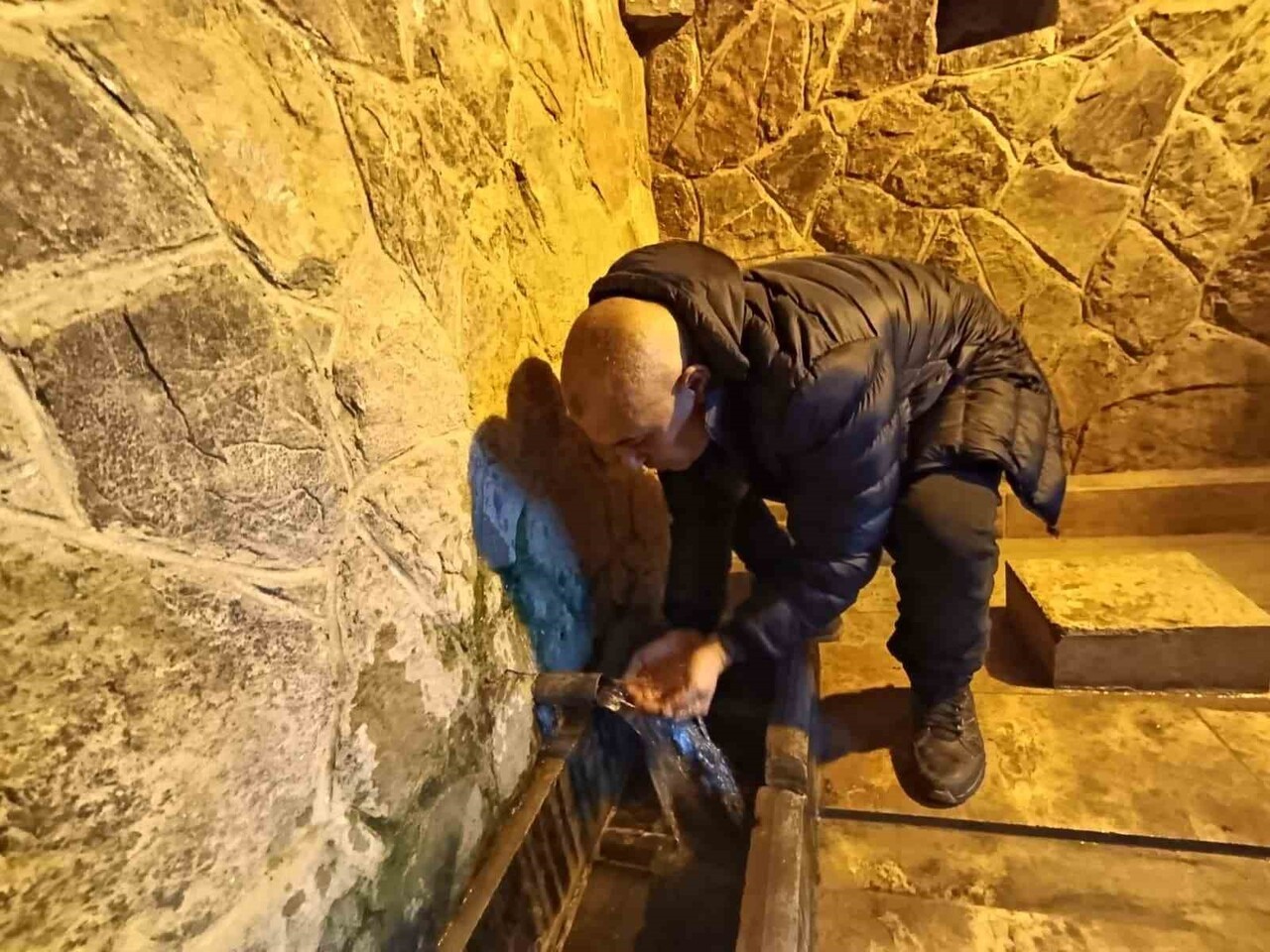 KAHRAMANMARAŞ’IN DULKADİROĞLU İLÇESİ İSA DİVANLI MAHALLESİ’NDE YER ALAN UYUZ PINARI ÇEŞMESİ VE...