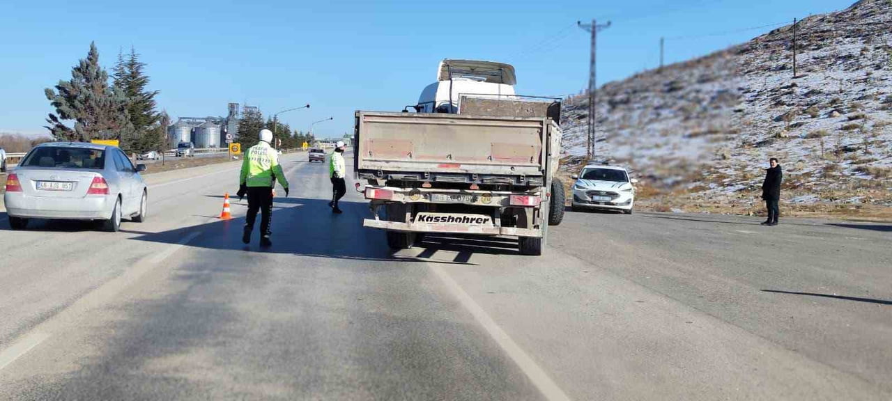 KAHRAMANMARAŞ’IN ELBİSTAN İLÇESİNDE ELBİSTAN BÖLGE TRAFİK DENETLEME İSTASYON AMİRLİĞİ EKİPLERİ...