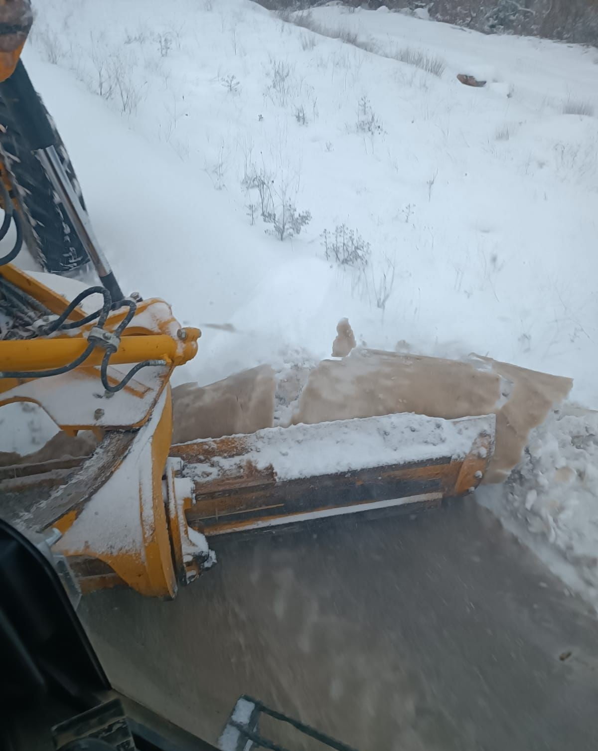 KAR YAĞIŞININ ETKİLİ OLDUĞU BİLECİK’TE EKİPLER SAHADA