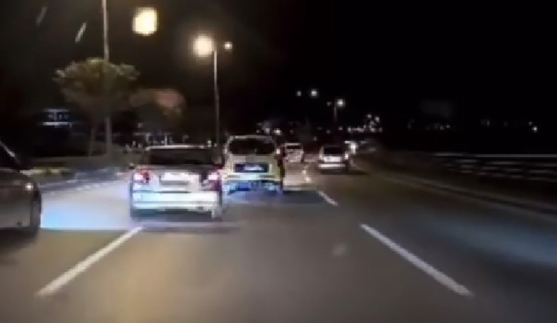 KARABÜK'TE, OTOMOBİL İLE HAFİF TİCARİ ARACIN ÇARPIŞMASI SONUCU 3 KİŞİNİN YARALANDIĞI KAZA ANINA...