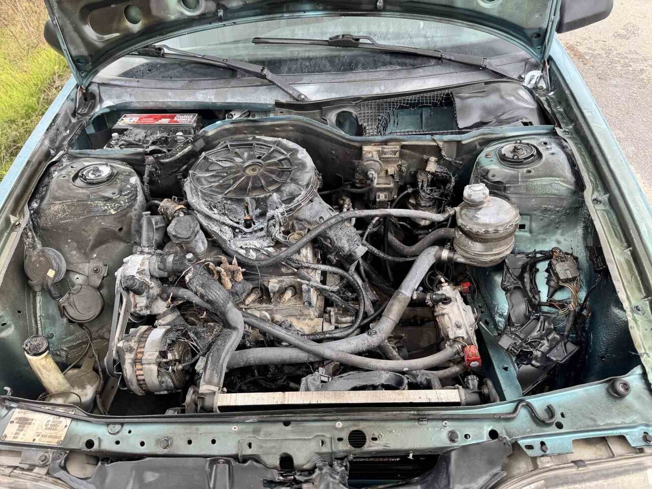 KARABÜK'TE SEYİR HALİNDEYKEN MOTOR KISMINDAN ALEV AL BİR OTOMOBİLDE ÇIKAN YANGIN, İTFAİYE...