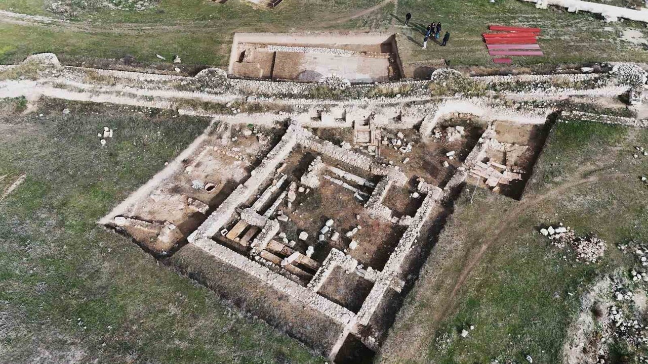 KARABÜK'ÜN ESKİPAZAR İLÇESİNDEKİ HADRİANOPOLİS ANTİK KENTİ'NDE SÜRDÜRÜLEN KAZILARDA, LİTERATÜRDE...