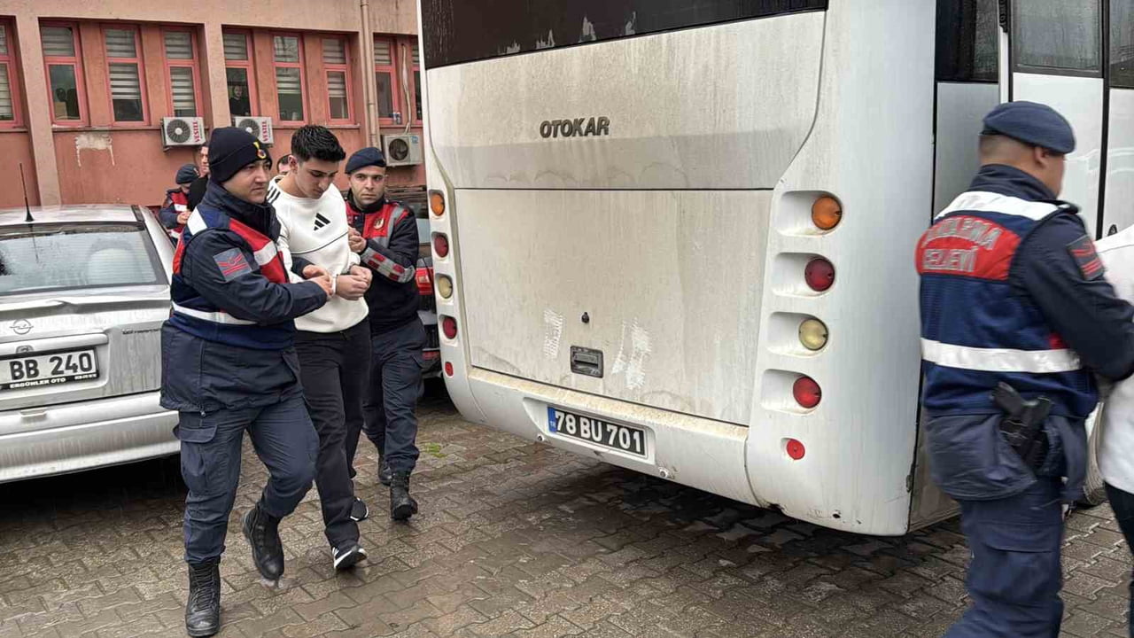 KARABÜK'ÜN SAFRANBOLU İLÇESİNDE BİR KUYUMCUYA SİLAHLI VE MASKELİ ŞEKİLDE DÜZENLENEN SOYGUNA...