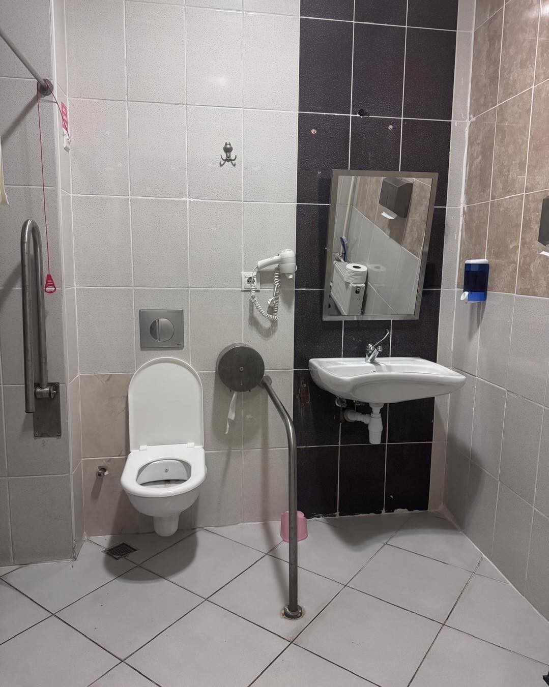 KARABÜK EĞİTİM VE ARAŞTIRMA HASTANESİNDE HASTA ODALARI İLE ORTAK KULLANIM ALANLARINI KAPSAYAN...