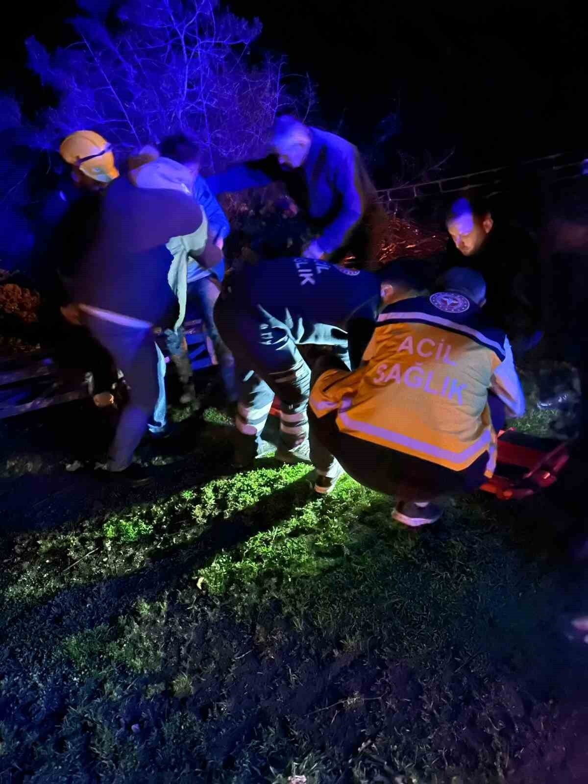 KARABÜK’ÜN YENİCE İLÇESİNDE YAKLAŞIK 150 METRE UÇURUMA YUVARLANAN BETON MİKSERİNDEKİ 2 KİŞİ...