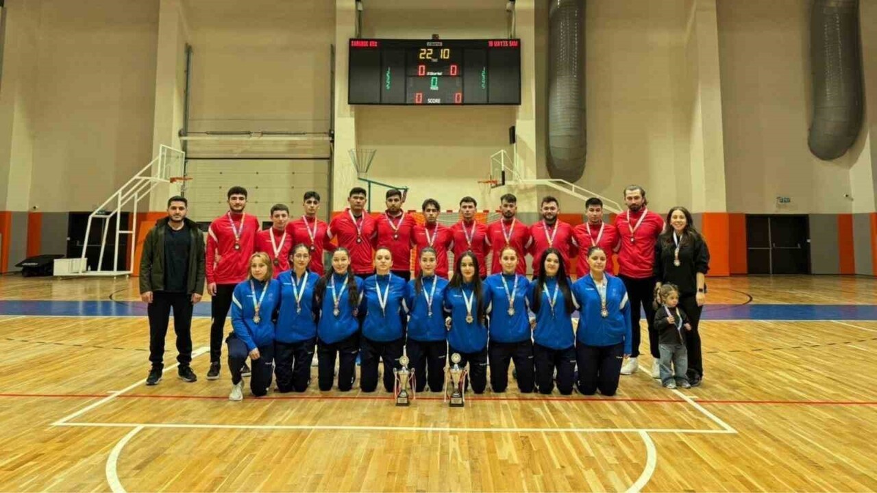 KARABÜK ÜNİVERSİTESİ (KBÜ) BÖLGE ŞAMPİYONASINDA HEM KADIN HEM ERKEK VOLEYBOL TAKIMLARIYLA KÜRSÜYE...