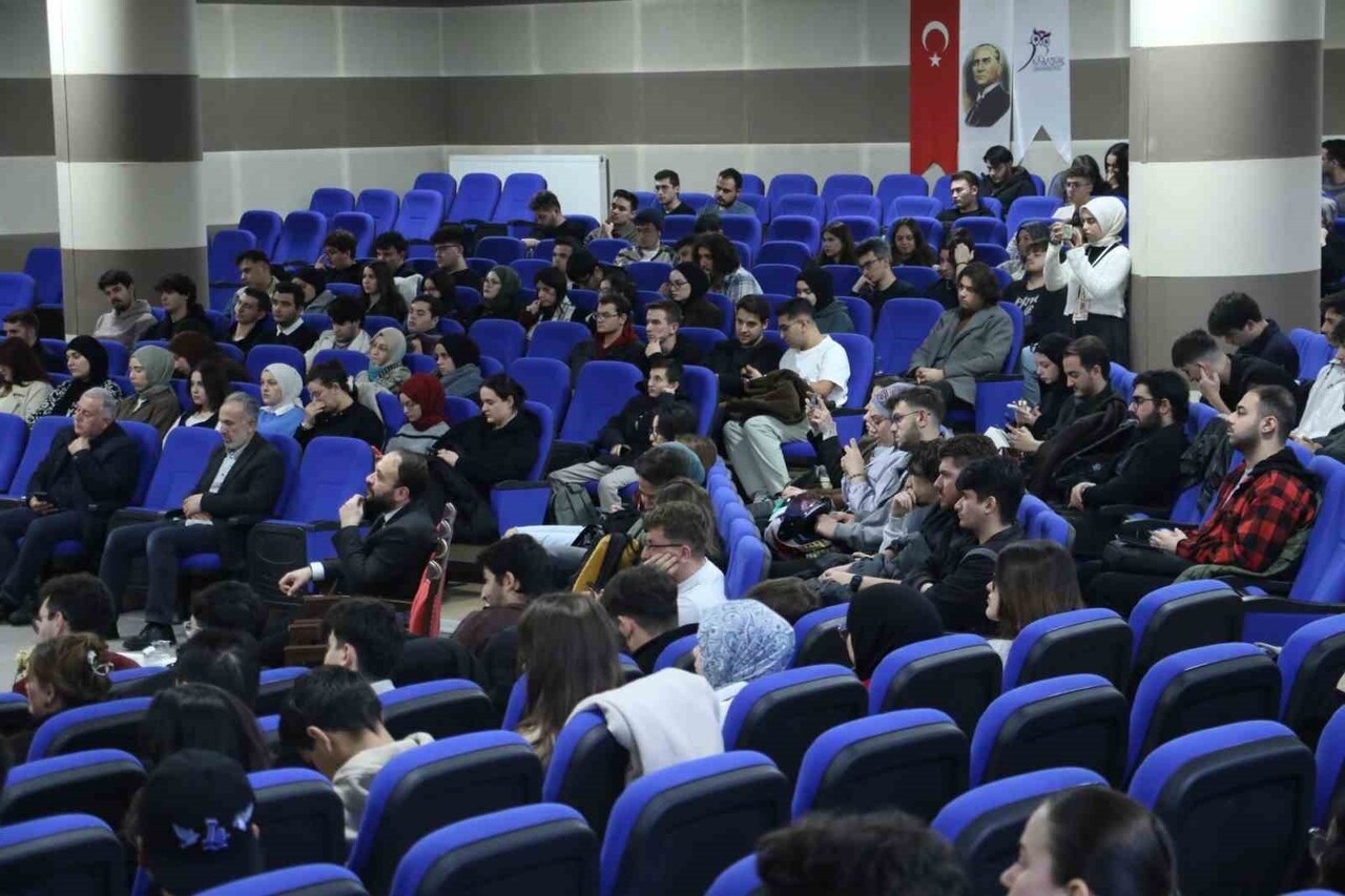 KARABÜK ÜNİVERSİTESİNDE (KBÜ) DÜZENLENEN "CLOUD DAY" ETKİNLİĞİNDE, BİLİŞİM SEKTÖRÜNÜN...