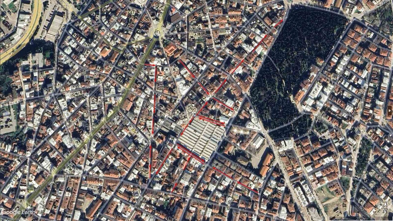 KARACABEY BELEDİYESİ, İLÇE EMNİYET MÜDÜRLÜĞÜ İŞBİRLİĞİYLE KENT GENELİNDE TRAFİK AKIŞINI DÜZENLEMEK...