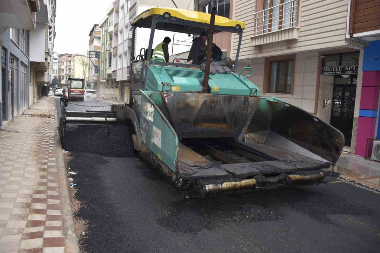 KARACABEY’DE 2025 YILI ASFALT SEFERBERLİĞİ TAMAMLANDI