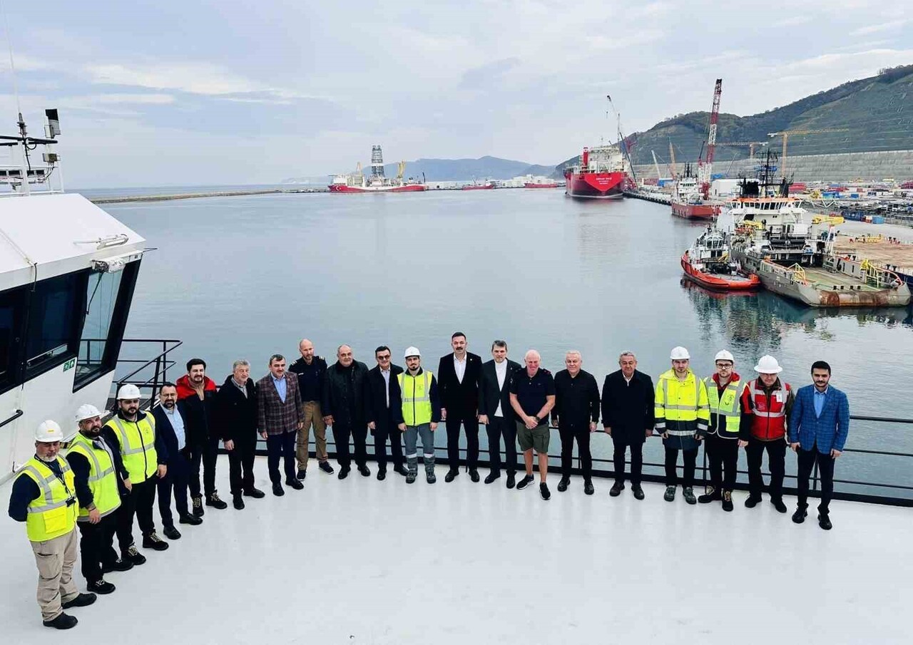 KARADENİZ GAZININ ÜRETİM KAPASİTESİNİ ARTIRACAK STRATEJİK HAMLELER KAPSAMINDA ‘SEVEN VEGA’ GEMİSİ...