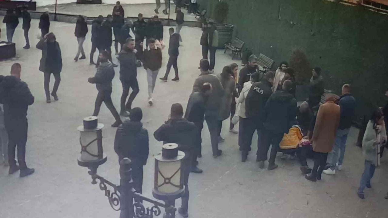 KARS'TA MEYDAN MUHABERESİ GİBİ KAVGA: 7 KİŞİ YARALANDI(KARS-İHA)