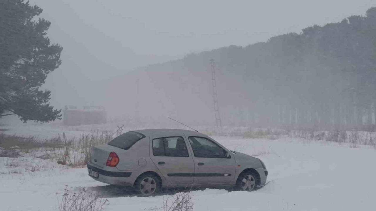 KARS’TA KAR ESARETİ: 27 KÖY YOLU ULAŞIMA KAPANDI(KARS-İHA)